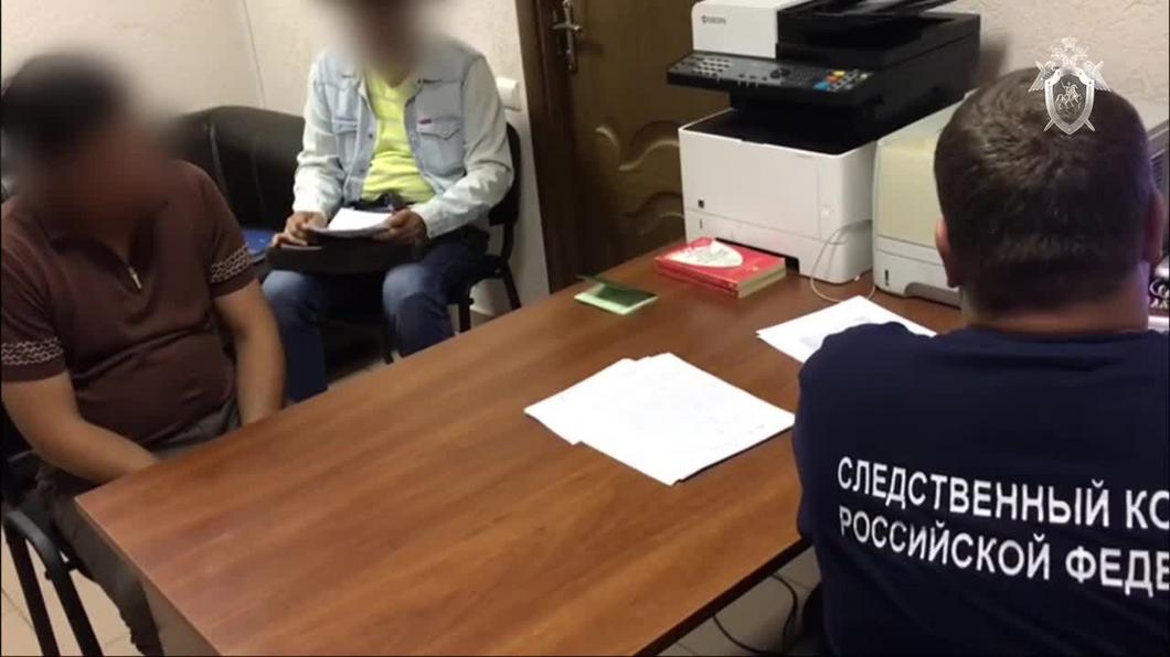 Иностранец дал взятку в 10 тысяч долларов сотруднику таможенного поста «Аэропорт Казань»