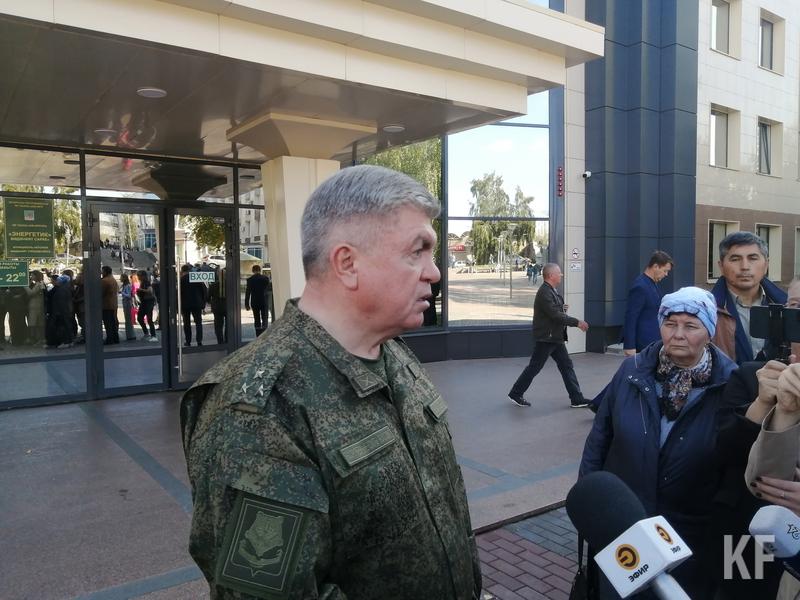 «Удачи вам, пацаны!»: в Челнах отправили на подготовку первую волную мобилизованных