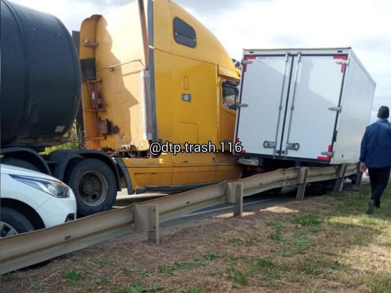 Из-за массового ДТП перекрыта трасса Мамадыш-Кукмор в Татарстане