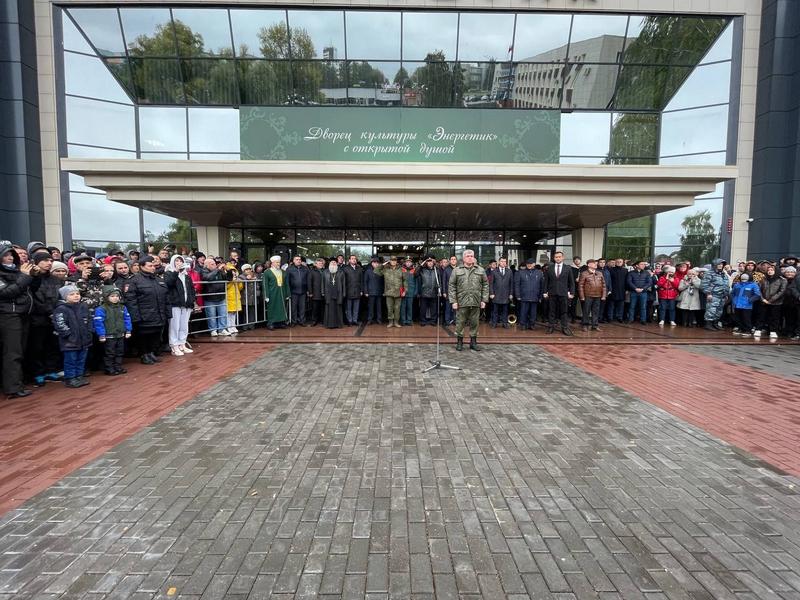 Магдеев подарил по 20 тысяч рублей мобилизованным челнинцам