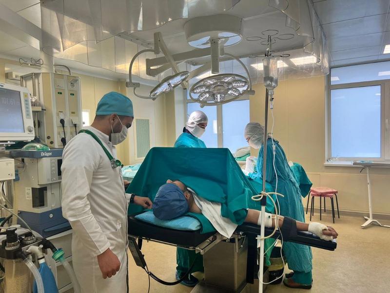 В Нижнекамске травматологи спасли жителя Индии, попавшего в аварию