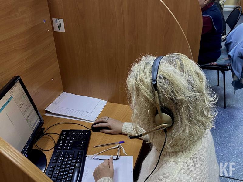 «Самые частые вопросы поступают от мам студентов»: как работает горячая линия по мобилизации в Татарстане