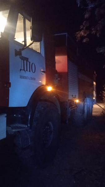 В Нижнекамском районе на 25 «квадратах» полыхало заброшенное строение