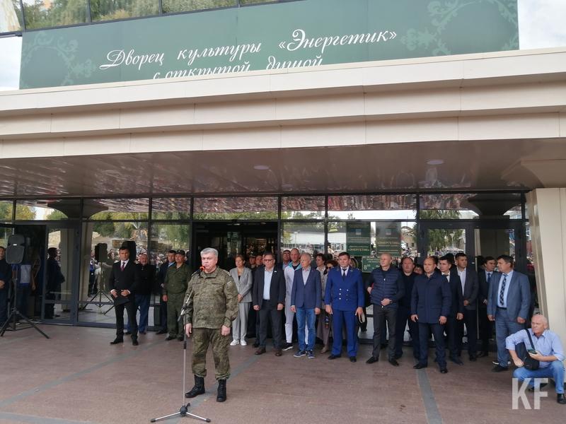 «Удачи вам, пацаны!»: в Челнах отправили на подготовку первую волную мобилизованных