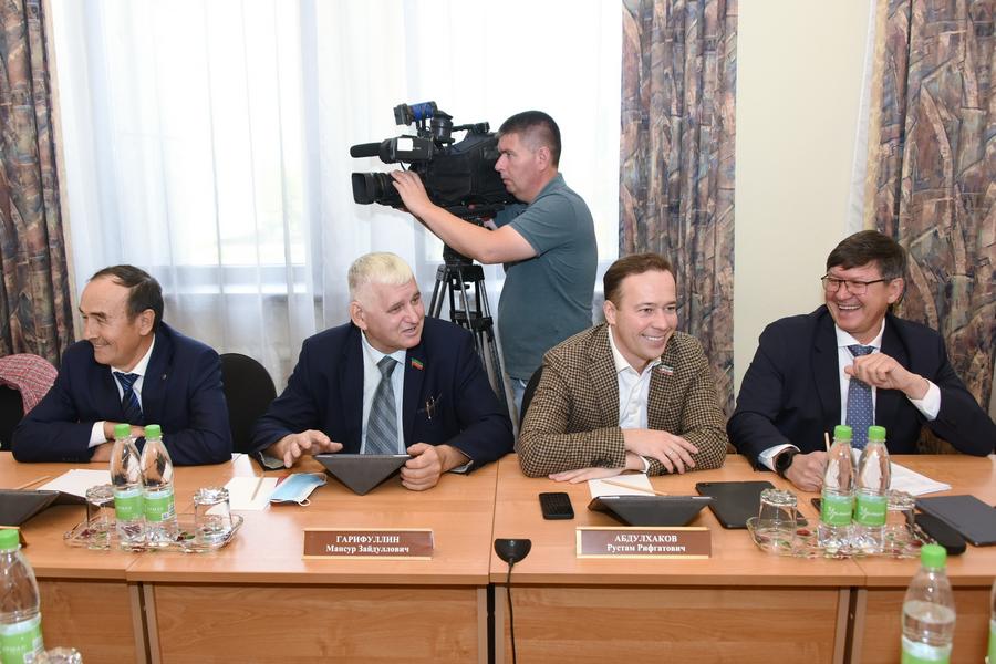 В Госсовете Татарстана хотят запретить продавать подросткам энергетики и зажигалки