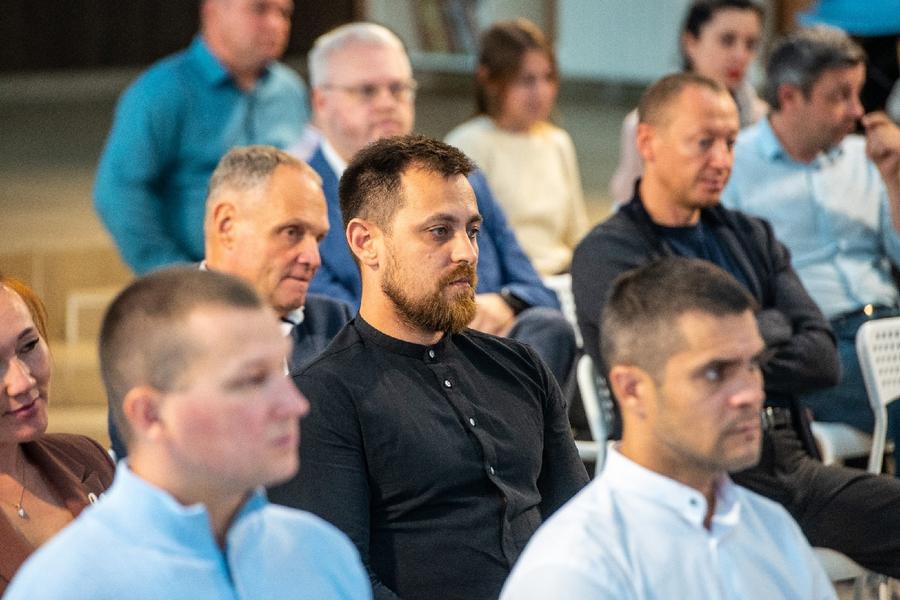 Кредиты, индустриальный парк ОЭЗ «Алабуга» и СИБУРа и поддержка ключевых отраслей: что обсудил Айдар Метшин с бизнесменами Нижнекамска