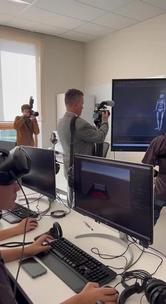 Минниханов посетил Школу креативных индустрий и обновленную гимназию №1 в Альметьевске