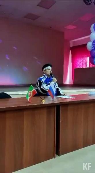 Хабиб спел на торжественной линейке в школе №32 Челнов
