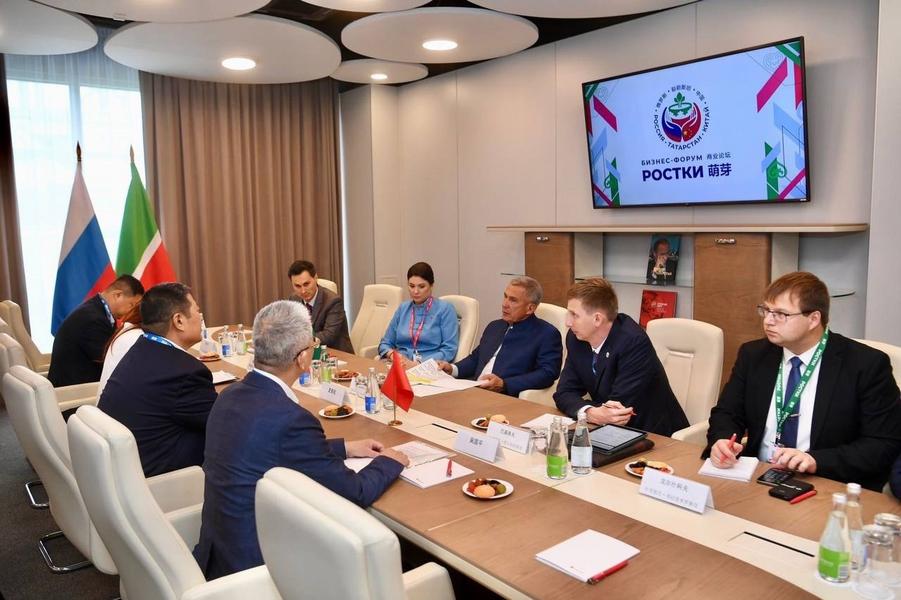 Минниханов встретился с Ван Гуймином и У Гопином - руководителями Kangrun Group и Hynovation