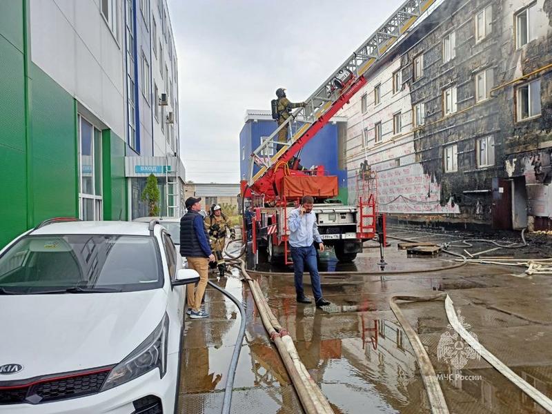 Пожар в казанском автосалоне Chery на Горьковском шоссе потушили