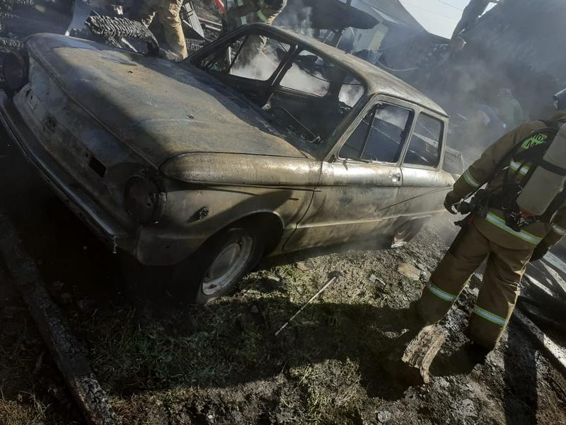 В Альметьевском районе сгорели два авто и надворная постройка В Альметьевском районе сгорели два авто и надворная постройка