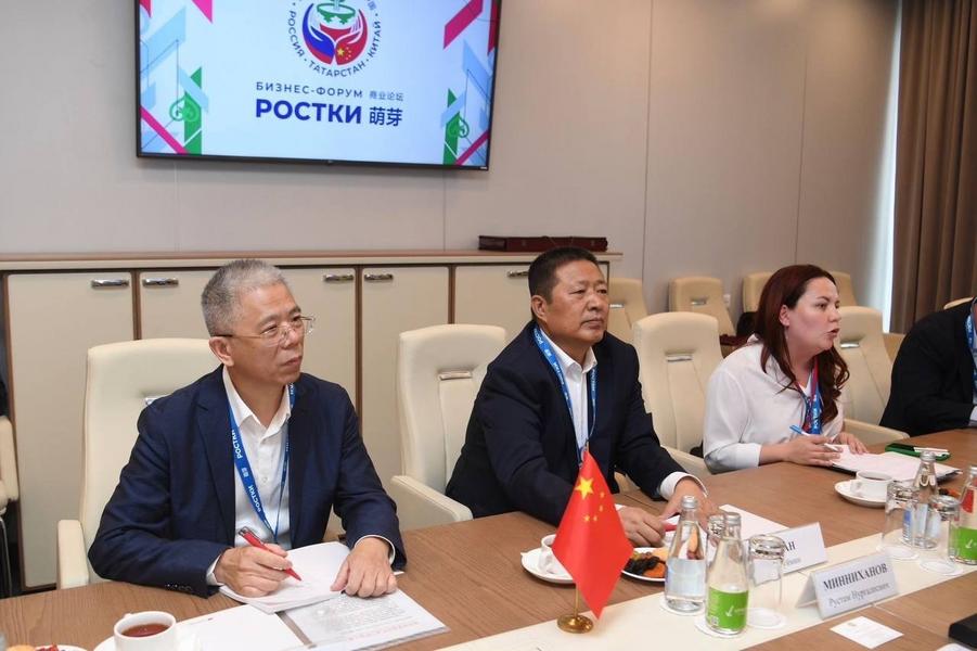 Минниханов встретился с Ван Гуймином и У Гопином - руководителями Kangrun Group и Hynovation