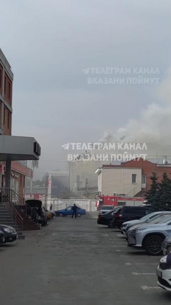 В Казани горит автосалон CHERY