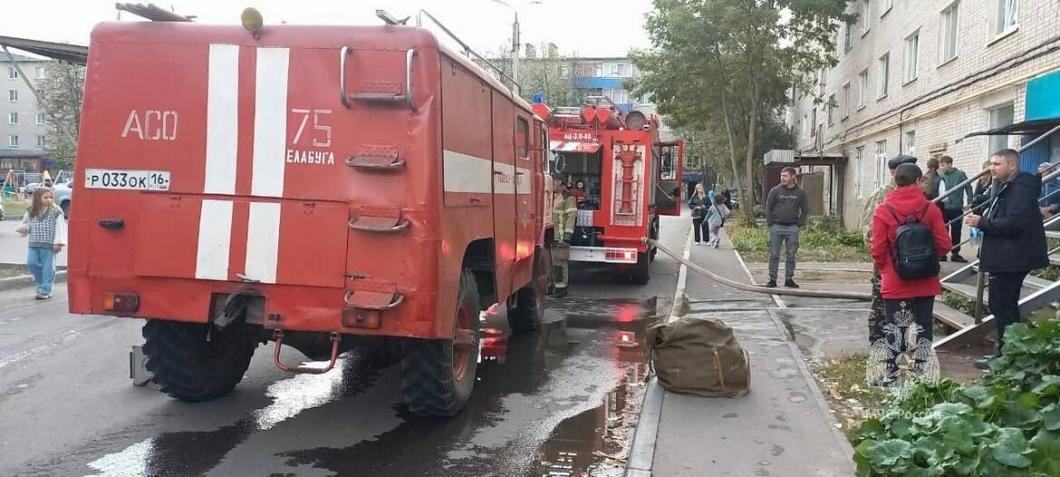 Пять человек спасли при пожаре в Елабуге