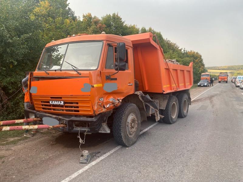 На трассе Альметьевск - Муслюмово пенсионер на Kia влетел в «КАМАЗ» и погиб