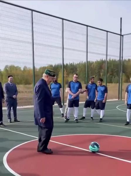Минтимер Шаймиев принял участие в открытии новой спортивной площадки в Болгарской исламской академии
