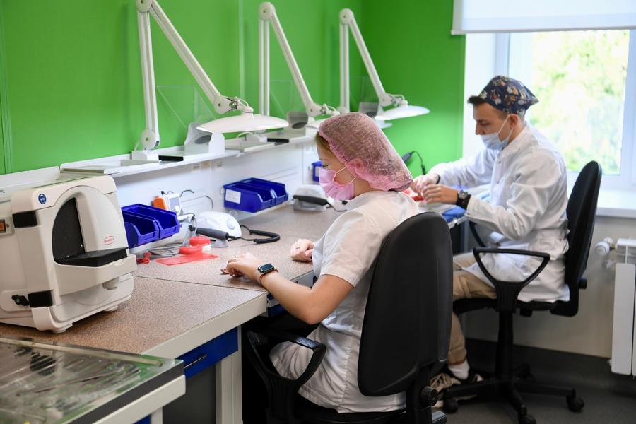 Минниханов посетил стоматологическую поликлинику при КФУ