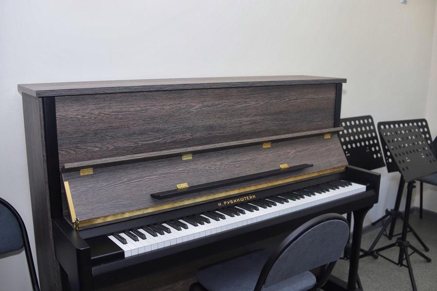 В ремонтируемый музколледж в Нижнекамске завезли рояли, фортепиано, саксофоны В ремонтируемый музколледж в Нижнекамске завезли рояли, фортепиано, саксофоны