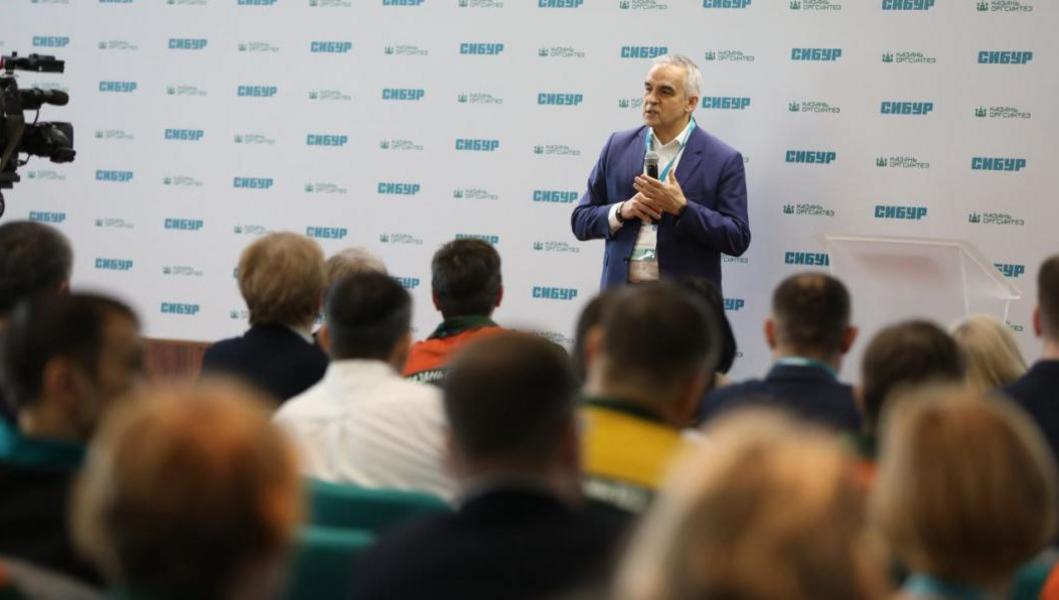 Промышленники и представители образования на площадке «Казаньоргсинтеза ...