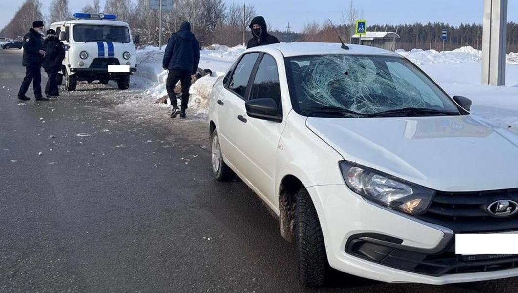 Попавшую под колеса «Гранты» нижнекамку с травмами госпитализировали в ...