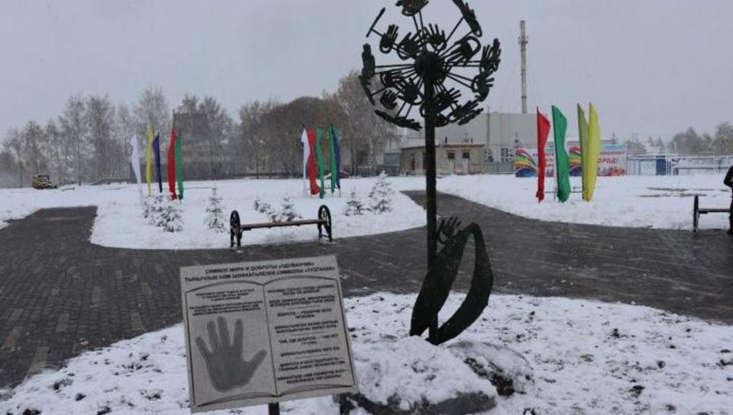 В Нурлате установили первый в России памятник мира и доброты 03.11.2022 ...