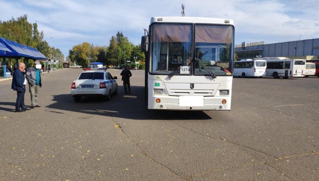 В Нижнекамске женщина получила сотрясение в автобусе после того, как ...