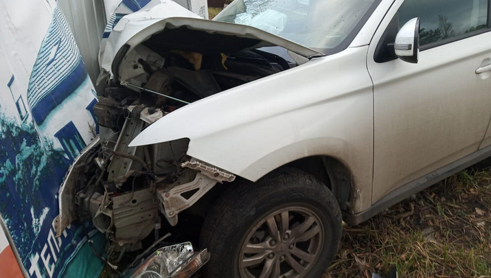 После тарана внедорожником &laquo;Мицубиси Аутлендер&raquo; отечественное авто врезалось в &laquo;Калину&raquo;