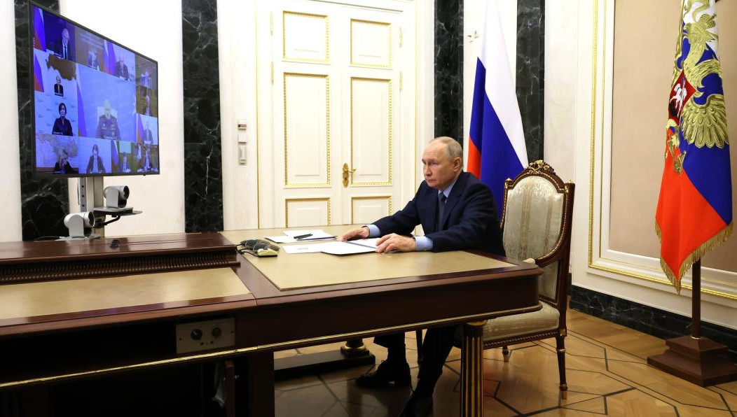 К России обратилось за помощью 900 человек