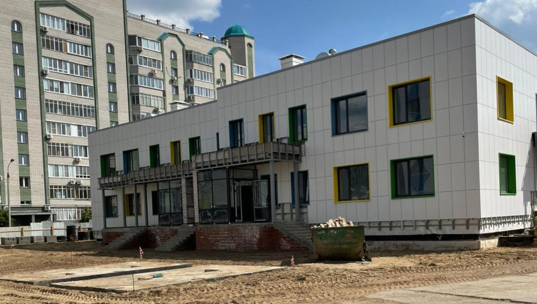 Вместительность каждого из дошкольных учреждений - 220 человек.