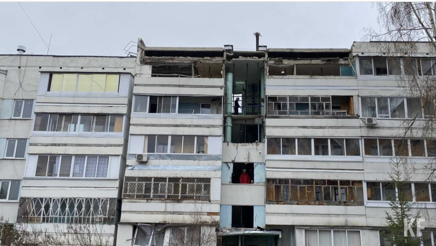 На покупку материалов и изготовление конструкций строителям перечислили аванс в 10 миллионов рублей.