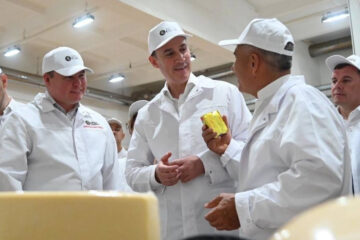 Вместе с главой Татарстана он побывал на заводе ООО «Азбука сыра».