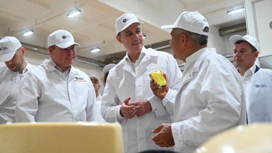 Вместе с главой Татарстана он побывал на&nbsp;заводе ООО &laquo;Азбука сыра&raquo;.