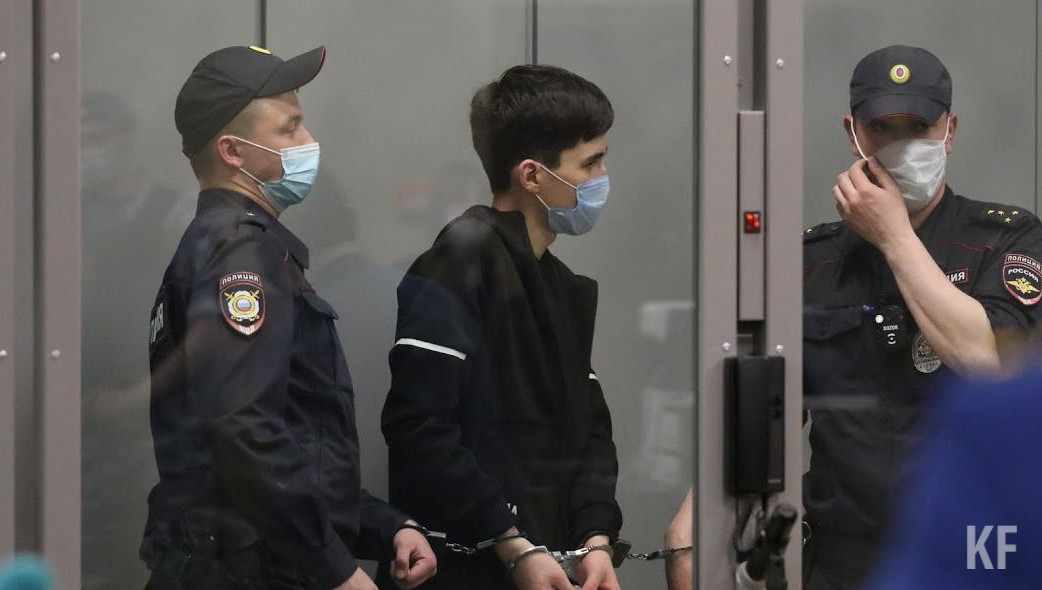 Юноша с детства был спокойным ребенком.