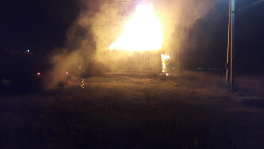 Частный дом загорелся в Старошешминске.