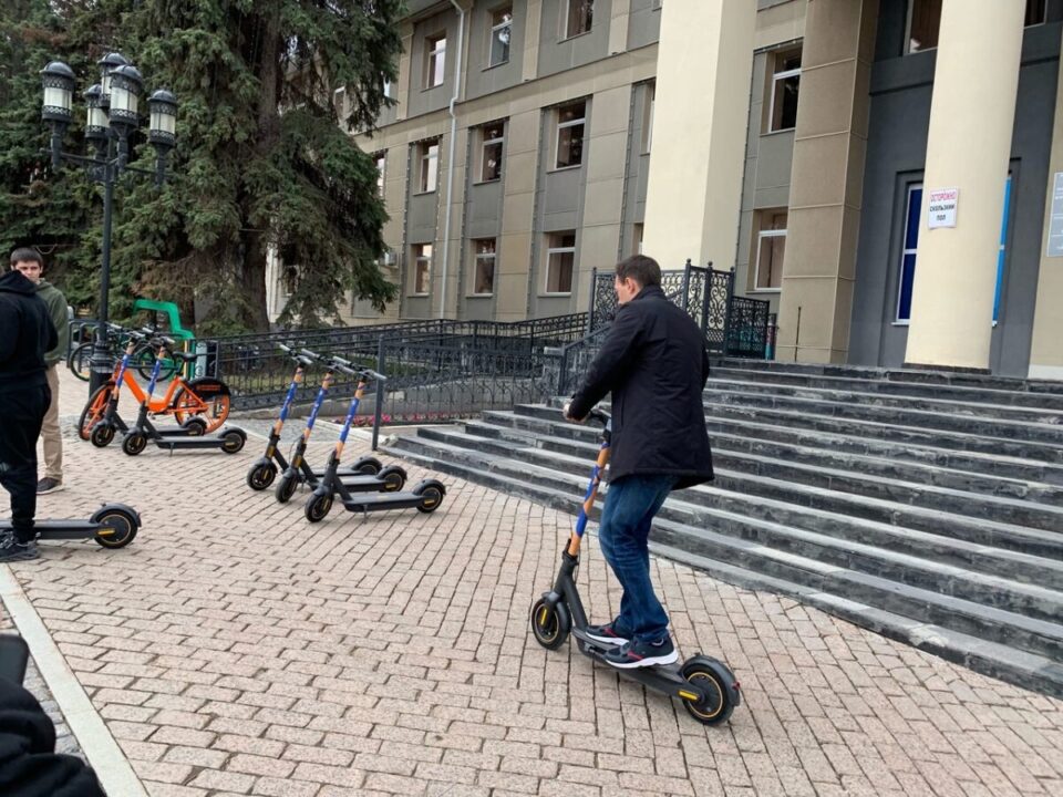 где ввели прокат модных сегодня двухколесных гаджетов. Мэр Тимур Нагуманов предупредил жителей