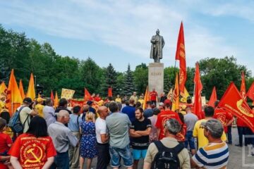 Митинг против реформы правительства собрал в Казани 300 человек.