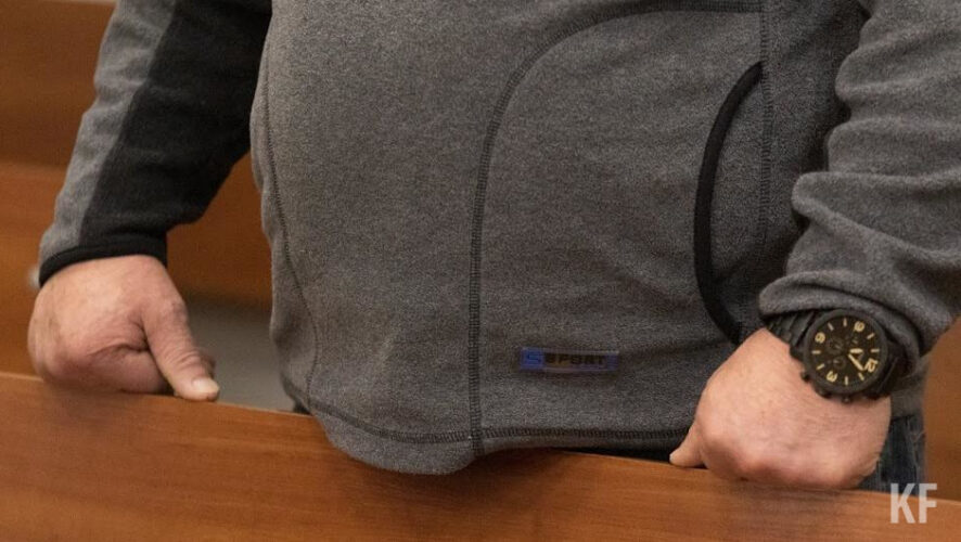 Мужчина представился поставщиком подарочных наборов.