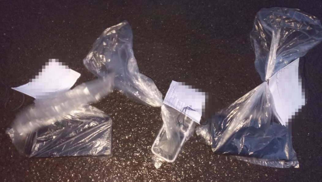 Вещество темного цвета отправили на экспертизу.