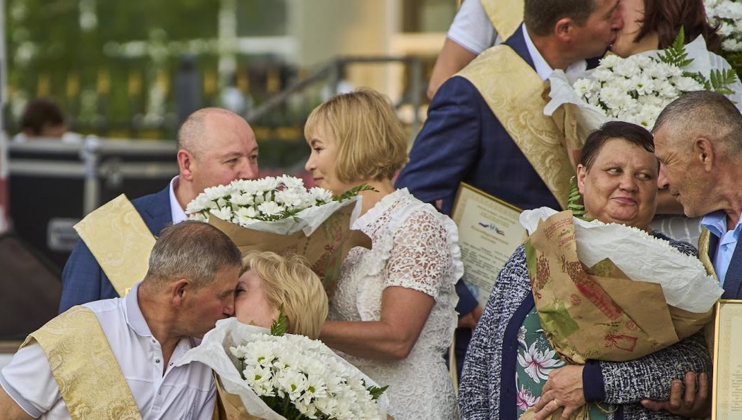 Член фракции ЛДПР Ярослав Нилов предложил оформлять выплаты супругам