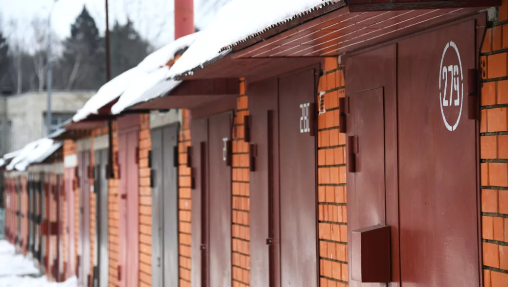 Это включает 5010 гаражей и 5522 земельных участка общей площадью около 160 тысяч квадратных метров.