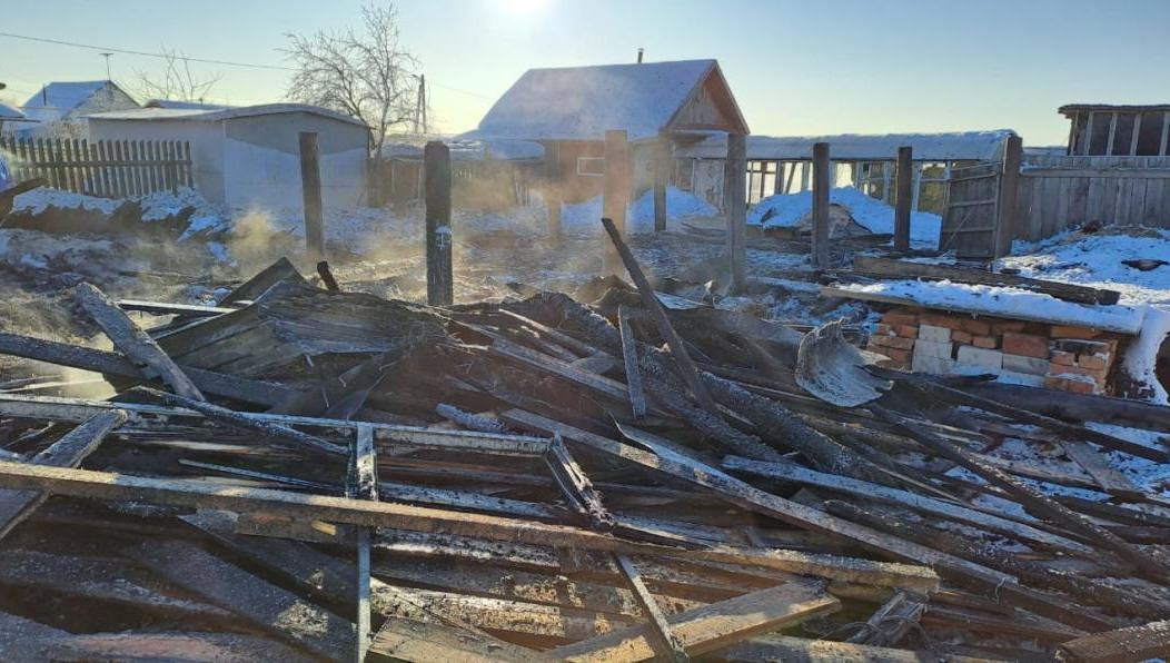 На площади 60 кв.м сгорел сарай.