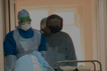 Размещенных в санатории «Ливадия» туристов врачи осматривают дважды в день.