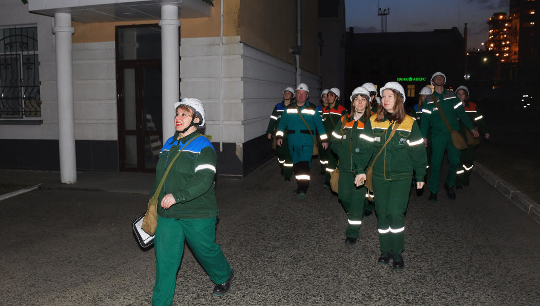 Промышленные туристы посетили цех готовой продукции завода поликарбонатов и цех по производству рукавной FFS-пленки.