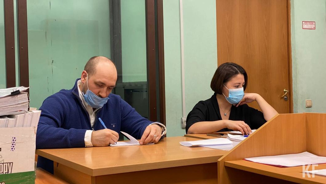 Подсудимому разрешили пользоваться интернетом и телефоном для общения по работе.