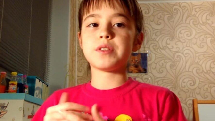 10-летняя «плачущая блогерша» Алина из Нижнекамска на своем YouTube-канале опубликовала анонс встречи подписчиков и поклонников известной волейболистки Екатерины Гамовой.