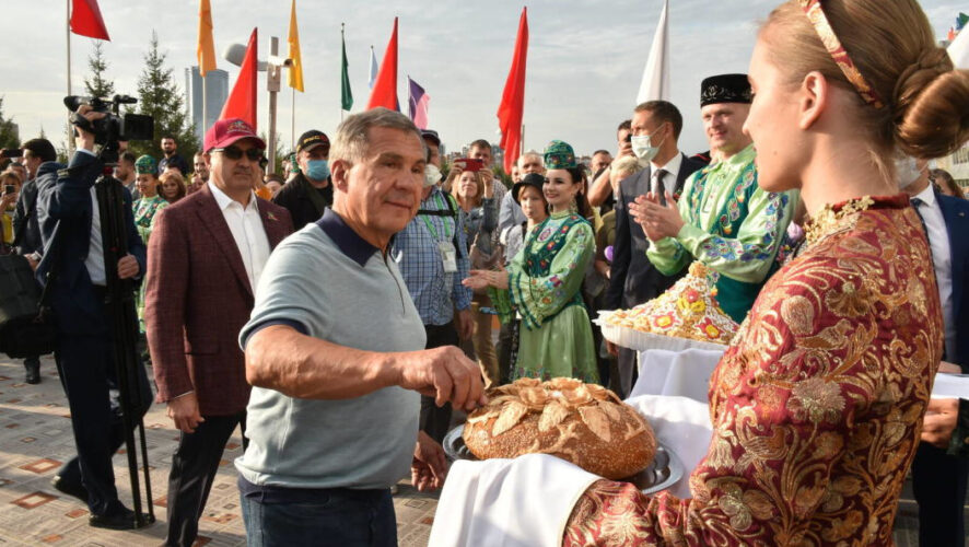 Также на ипподроме присутствовал мэр Казани Ильсур Метшин.