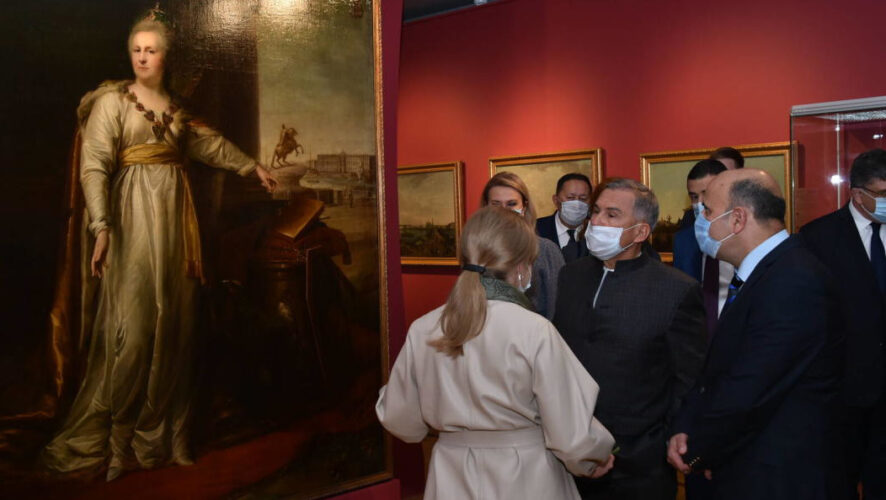 Президент посетил выставку «Екатерина Великая. Золотой век Российской империи».