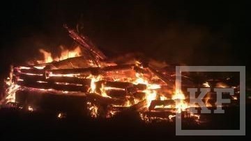 В ночь с 1 на 2 ноября в поселке Сухая река произошел пожар в результате которого сгорел дом