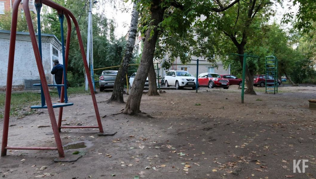 На помощь приехала экстренная служба.