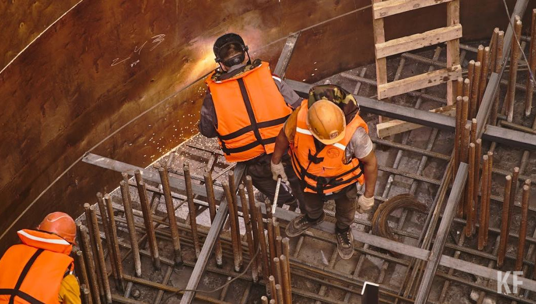 Однако в некоторых регионах есть проблемы с трудоустройством граждан.